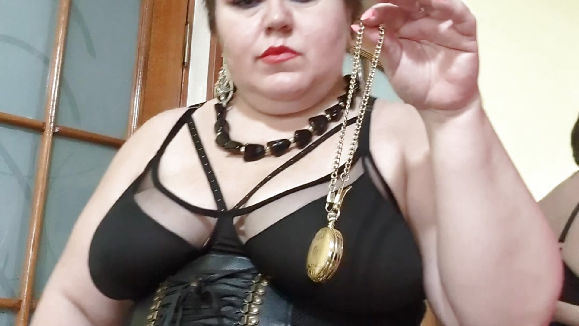How about some fun and games? - video di KaryQueen modella di cam