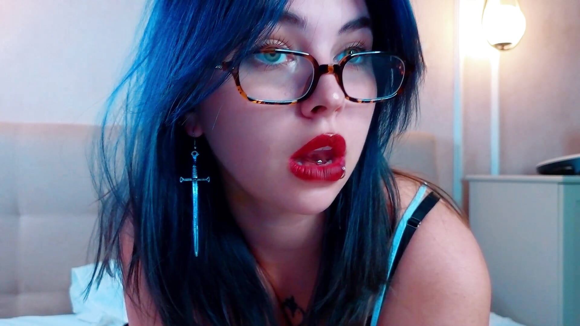 my piercing - clip cu HollyFletcher model videochat