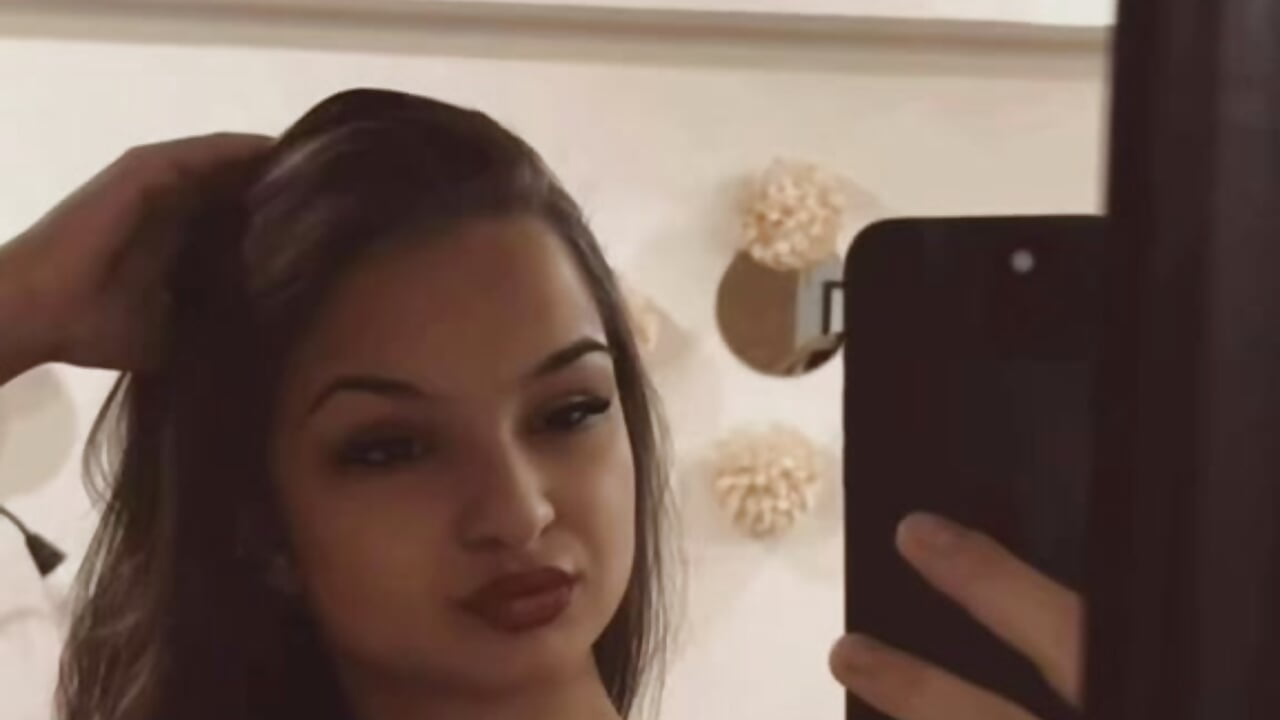 come and kiss me - video by BibiMiami cam model