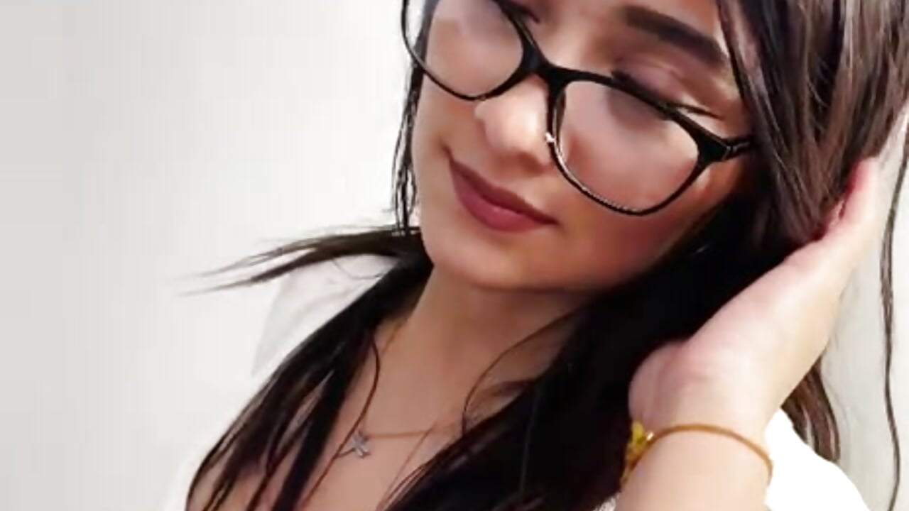 ♥ - video by Chloe_rosee1 cam model
