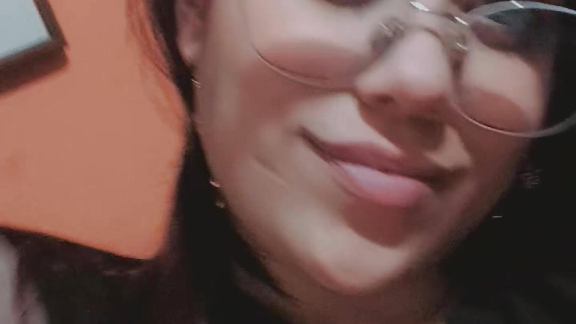 Kissme - video di Kashvi-Zainan modella di cam