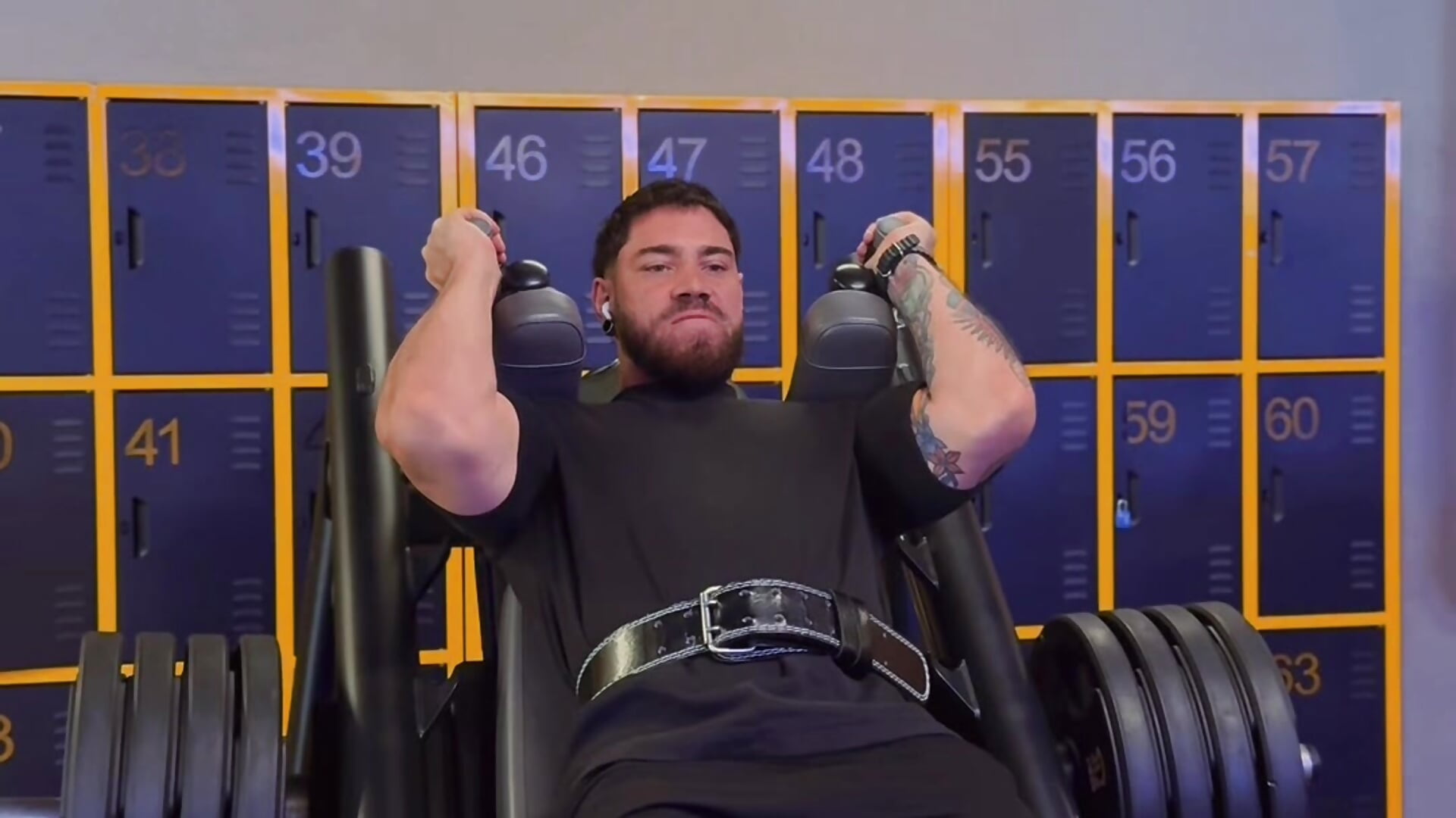 Legs day 👏🏻🫵🏻 – video modela na kameri giorgio_leone_1