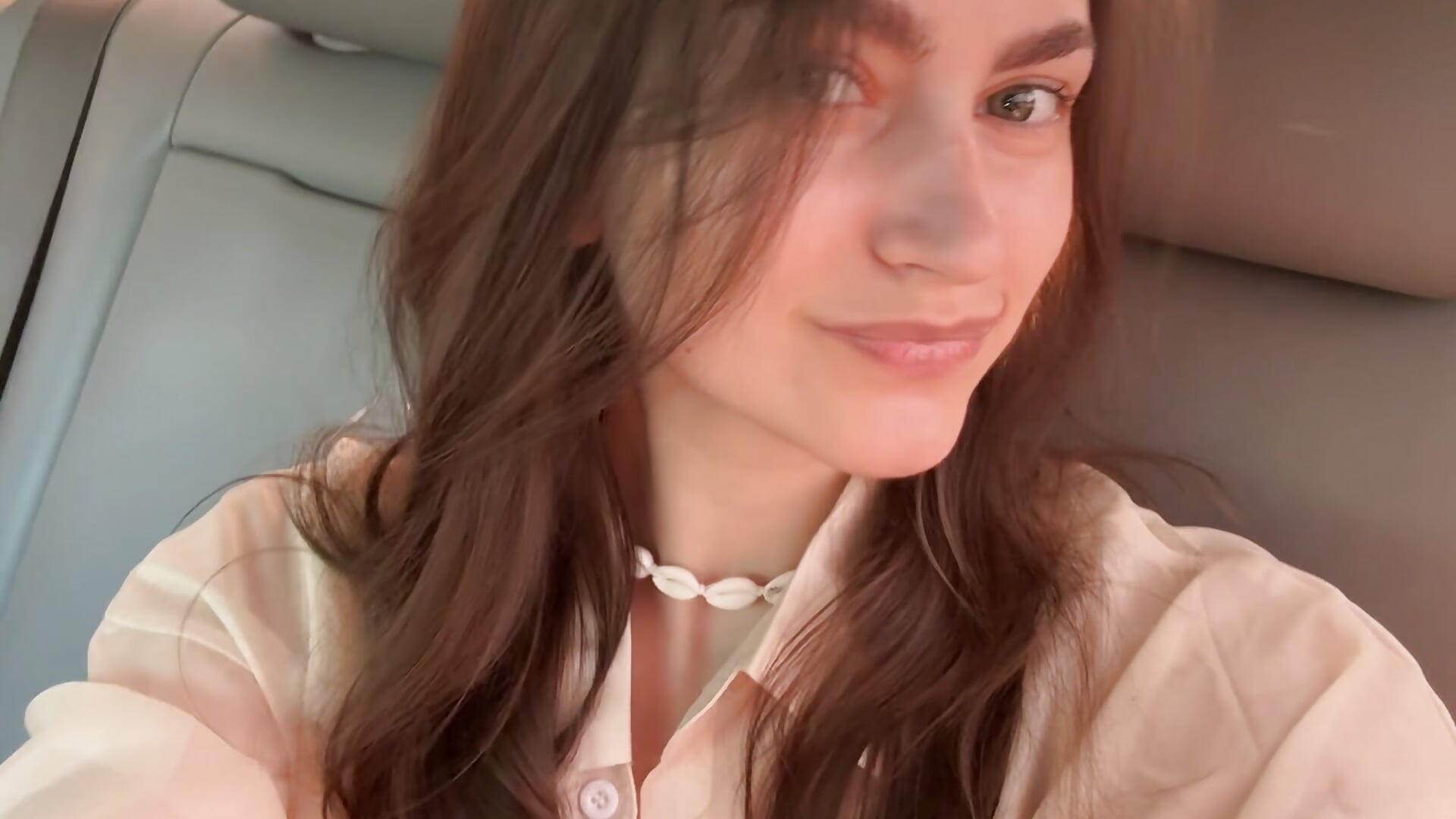 Cute - video by VireliaKitty cam model