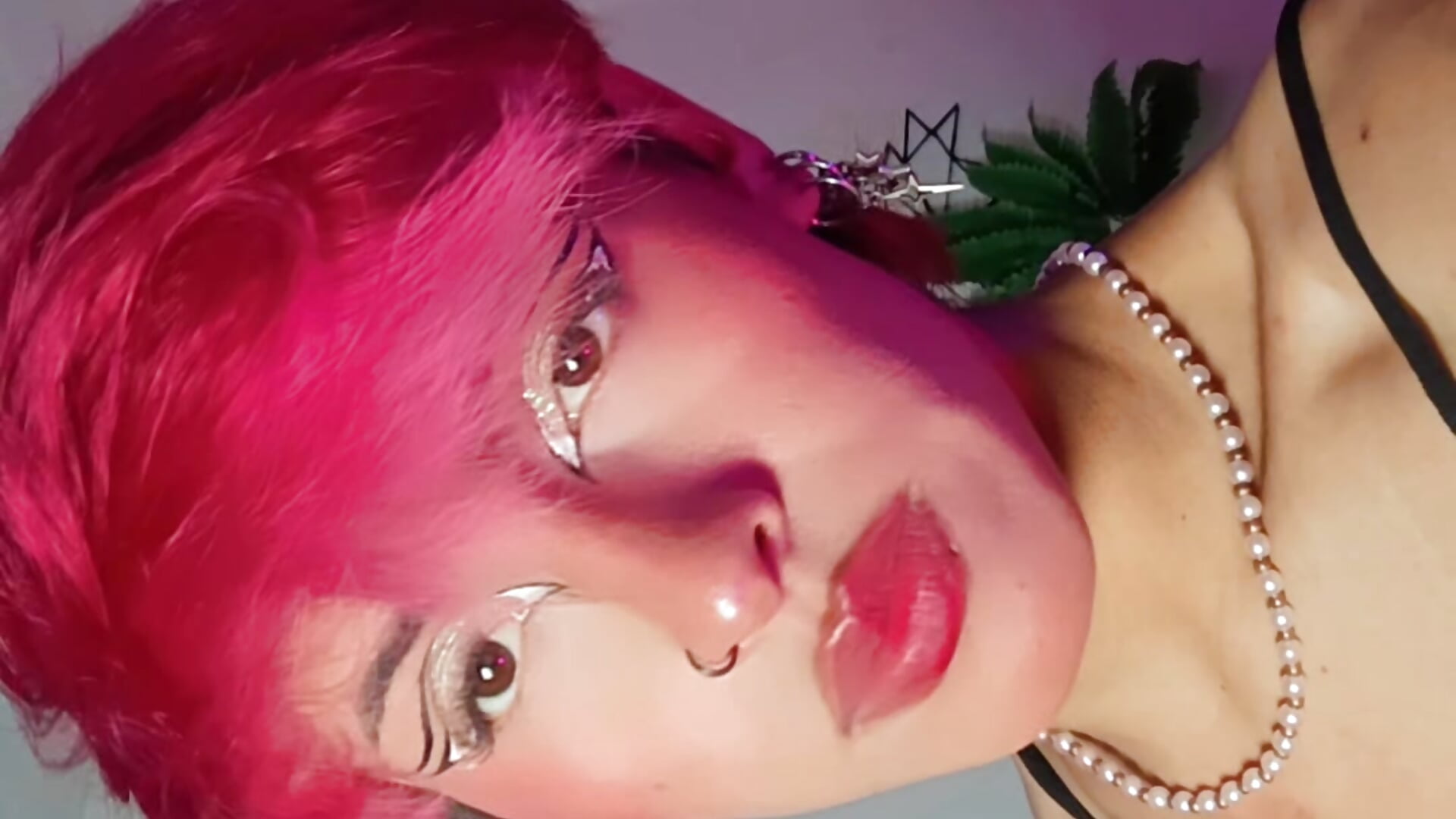 Look at me 💋 – video od webkamerové modelky kaia_finn