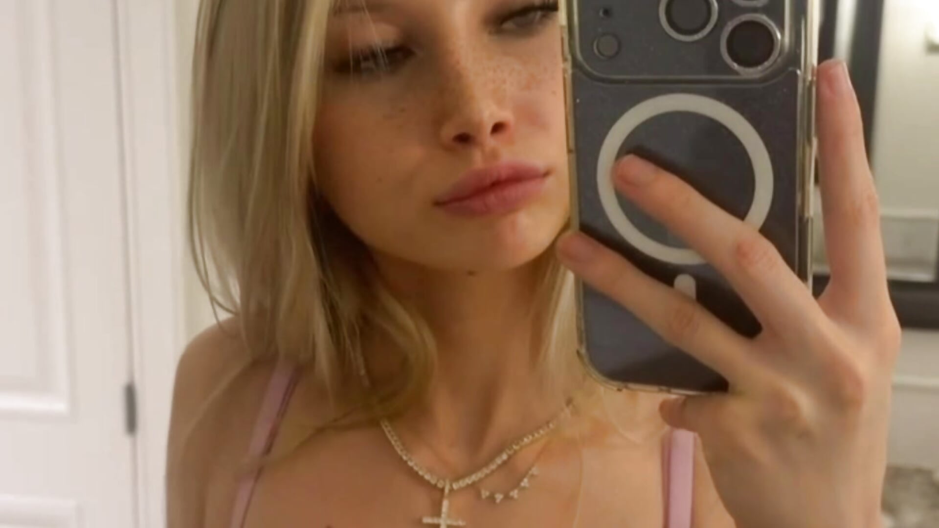 too hot to ignore 🔥 - video by piperxrae