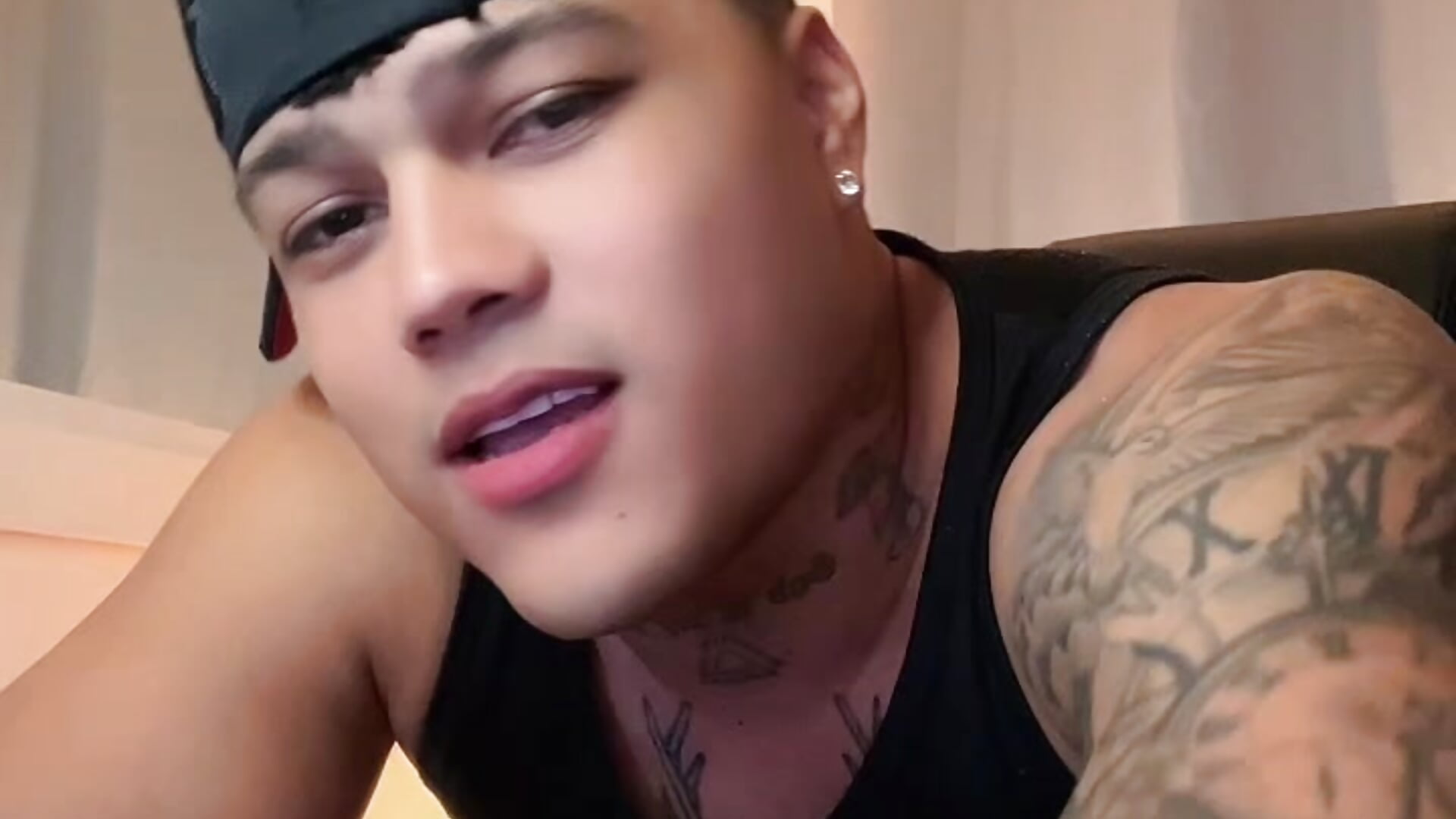 9364b5a3753944259f372b0e85892055 - video by Rey_steele