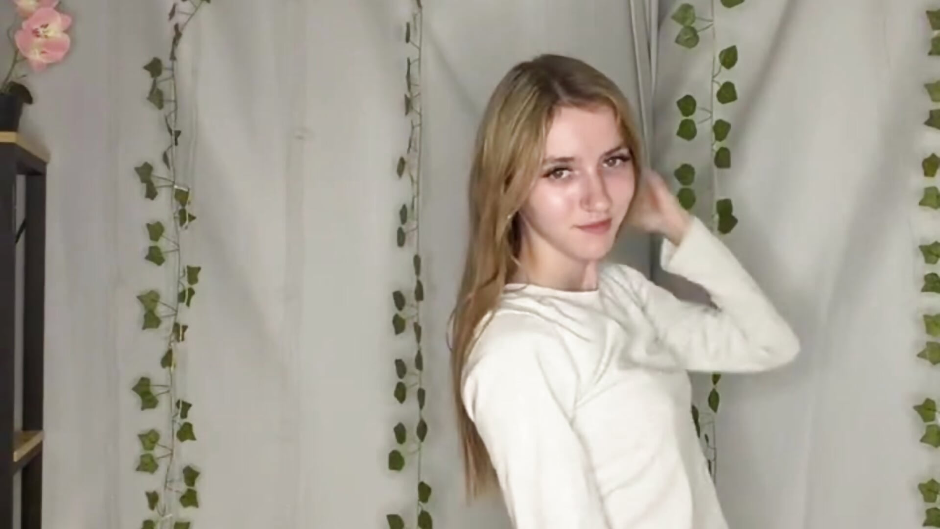 Evening Me - clip cu NellieEinspahr model videochat
