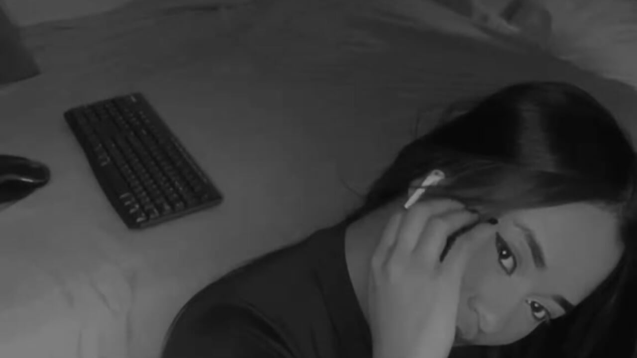 Hello love, come look at me a little – video modela na kameri cleo_basett
