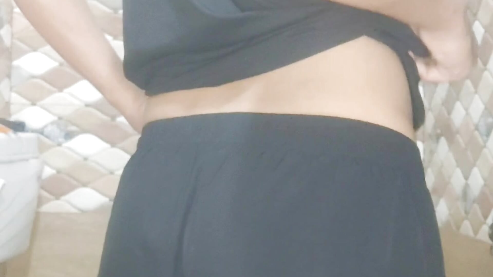Seductively undressing – video modela na kameri nikibabu7