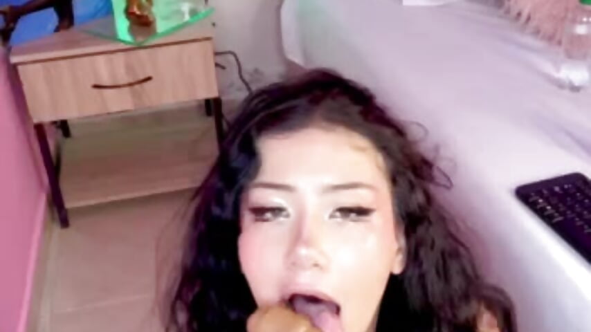 Careless blowjob while I rub my clitoris with my vibrator. - video by IzumoMiyu cam model
