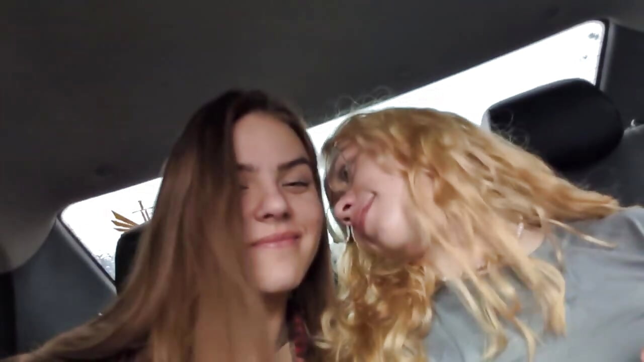 Hot kiss - video av Julie_Foster cam-modell