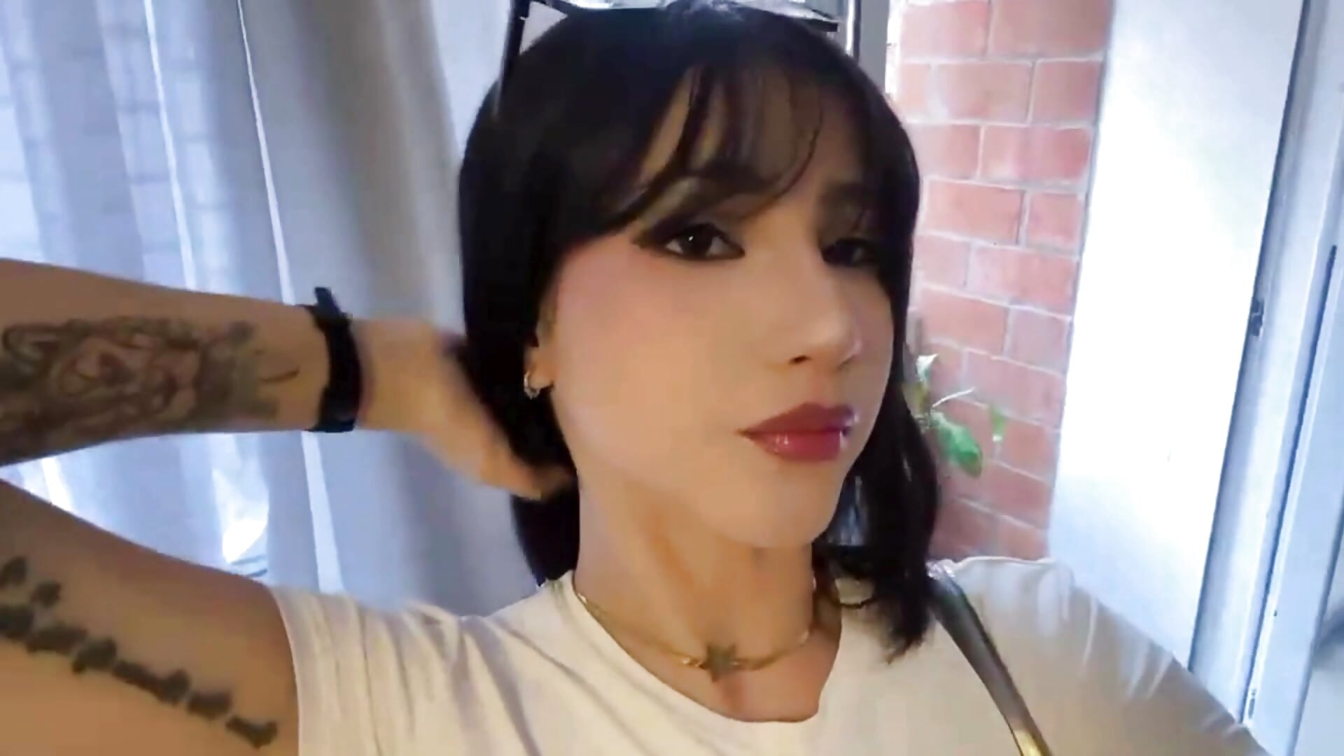 Can you handle my energy? ⚡ - video di SarahyAmada modella di cam