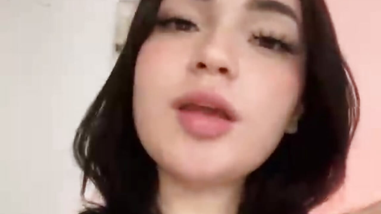 Mee – video modela na kameri dom_meily