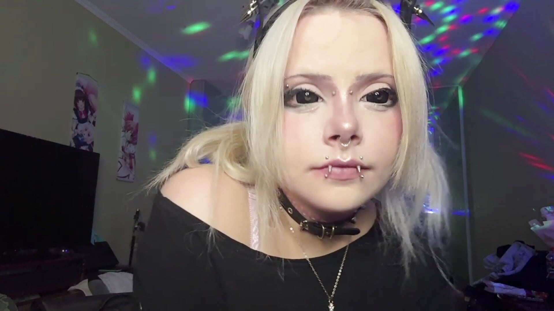 My first video here – video modela na kameri SusannAlai