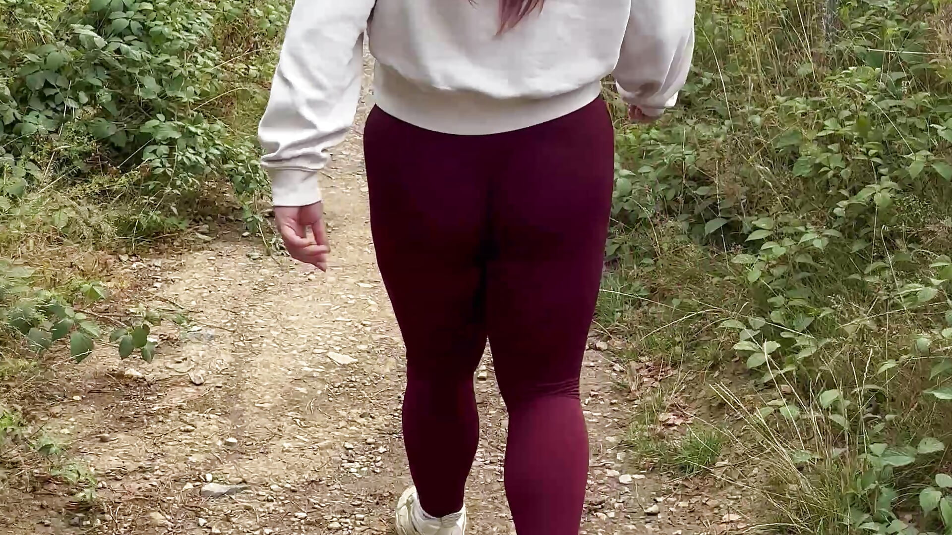Wish you would walk behind me? 🤫 - UnknownLovers 캠 모델의 동영상