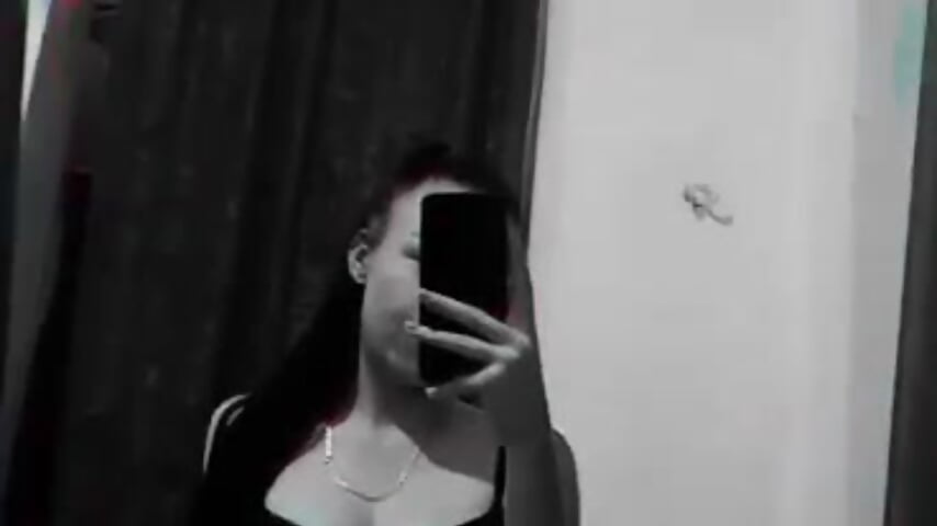 AQOuKVoQE_lkJTP9s4N74QMnQhDNvVuqRgcnIDf75v_QyIKChb3qnIC9Q-B5iyKJDu7Q9bf-2YR9oECgitxhpIDw - video di JasminGolld modella di cam