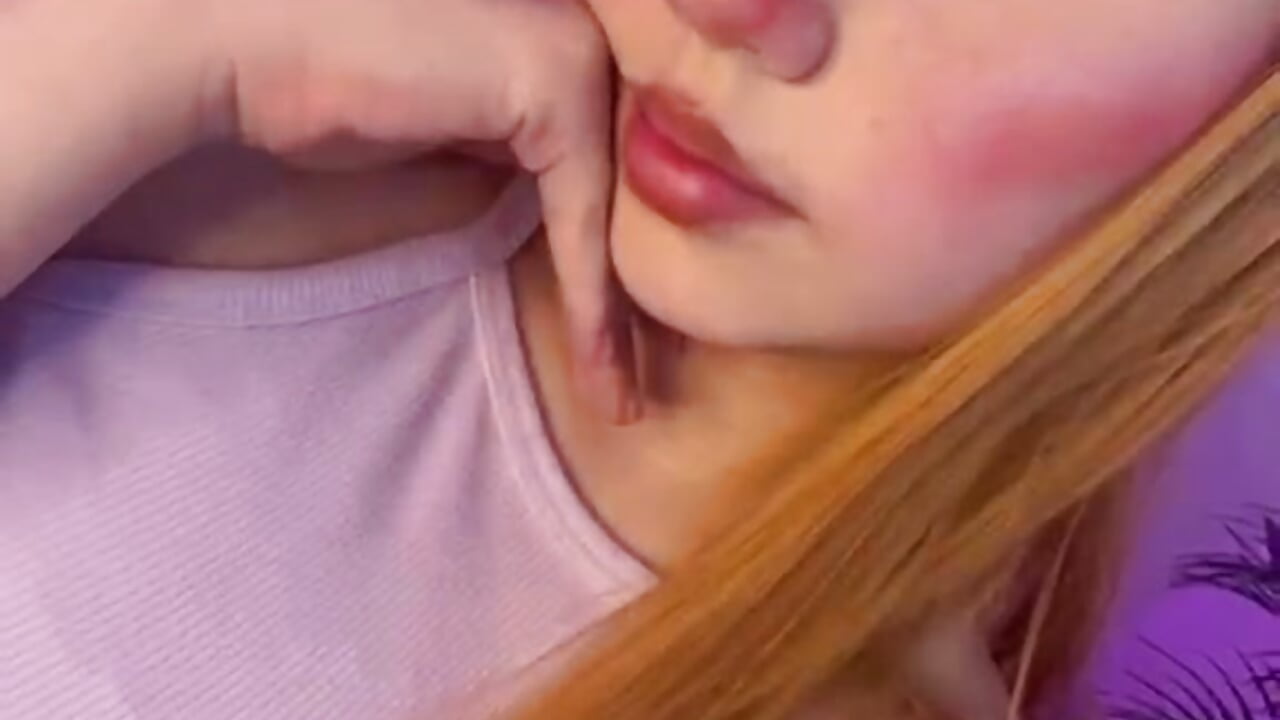 blow kiss 🌸 - βίντεο μοντέλου MiaLuxee_