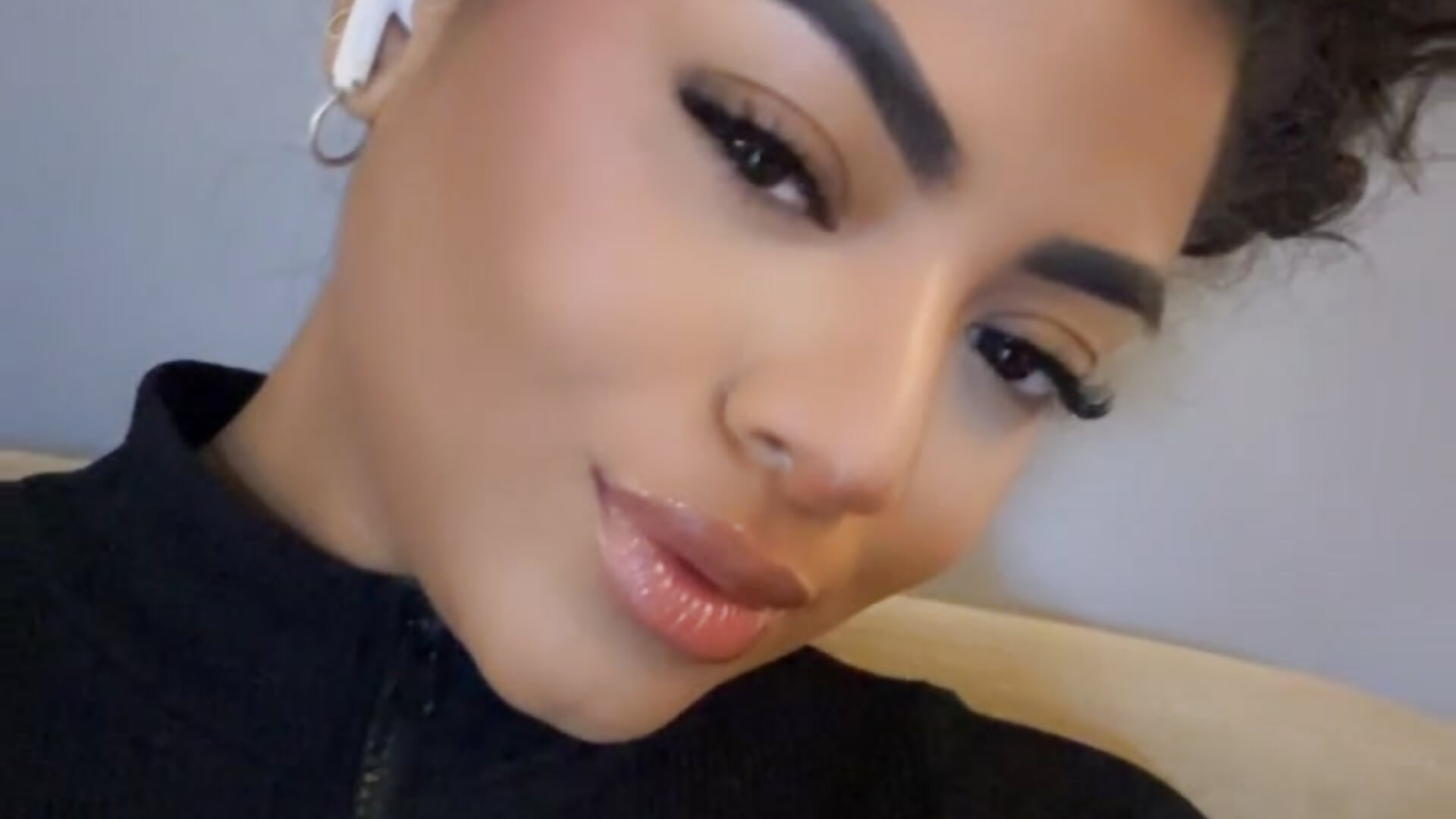 Your girl - video by karlitamonroe cam model