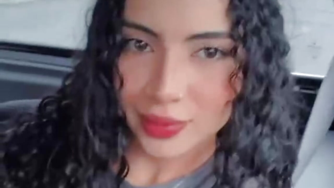Do you want to meet this sexy girl? - video by Carolyn_collins cam model