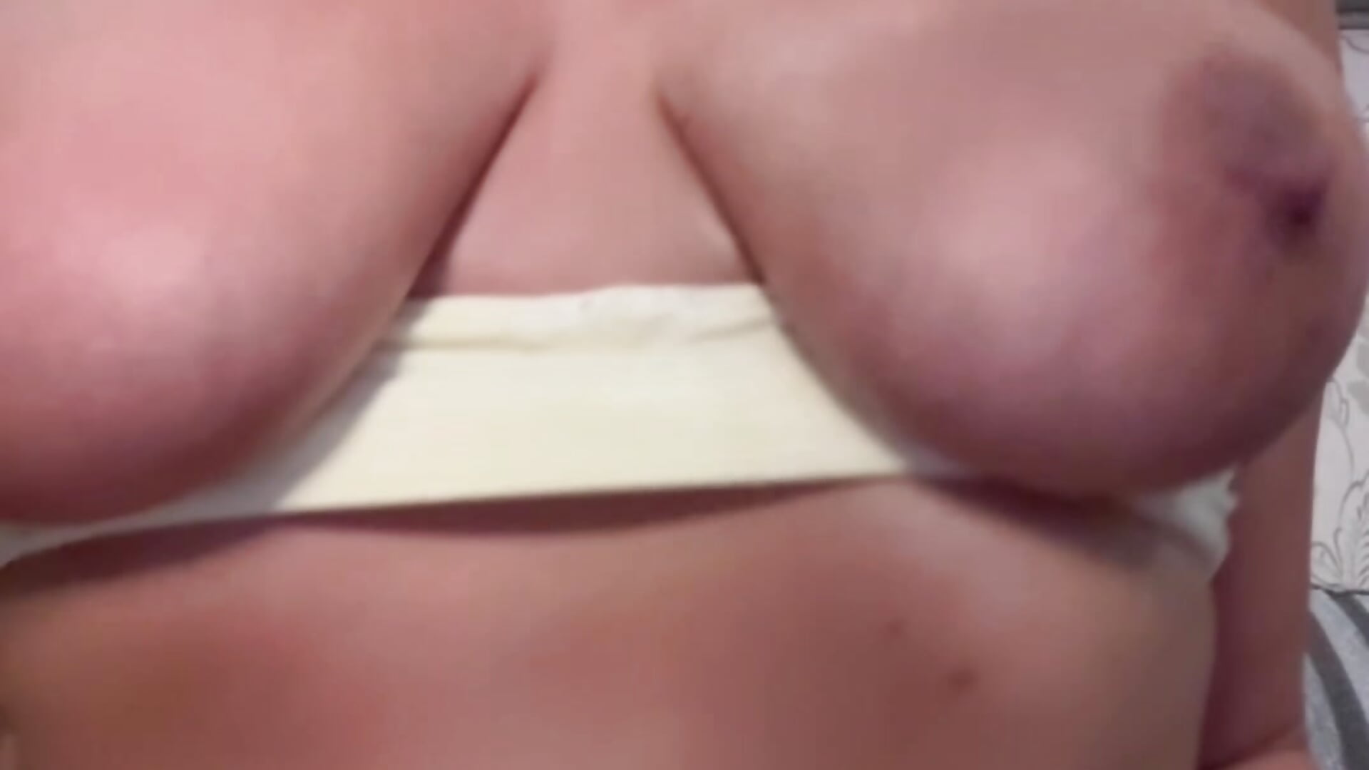 A little body rolling and tiddie jiggling 🤠🍒