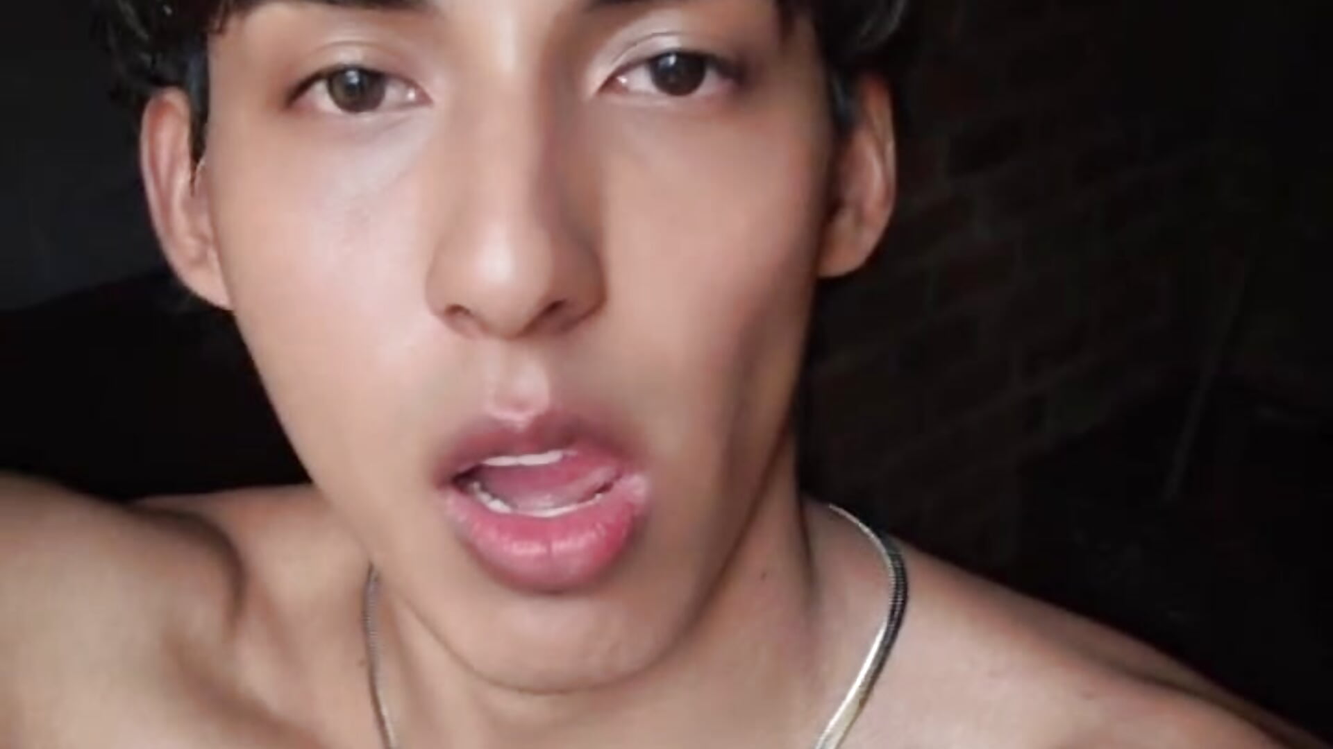 kiss me - vidéo du modèle de showcams Ousuke_noir