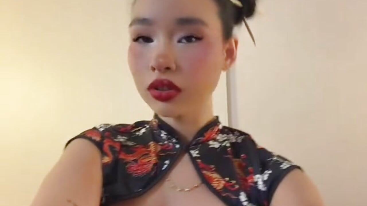 Ahegao - vídeo de la modelo de cam ItsHannah1