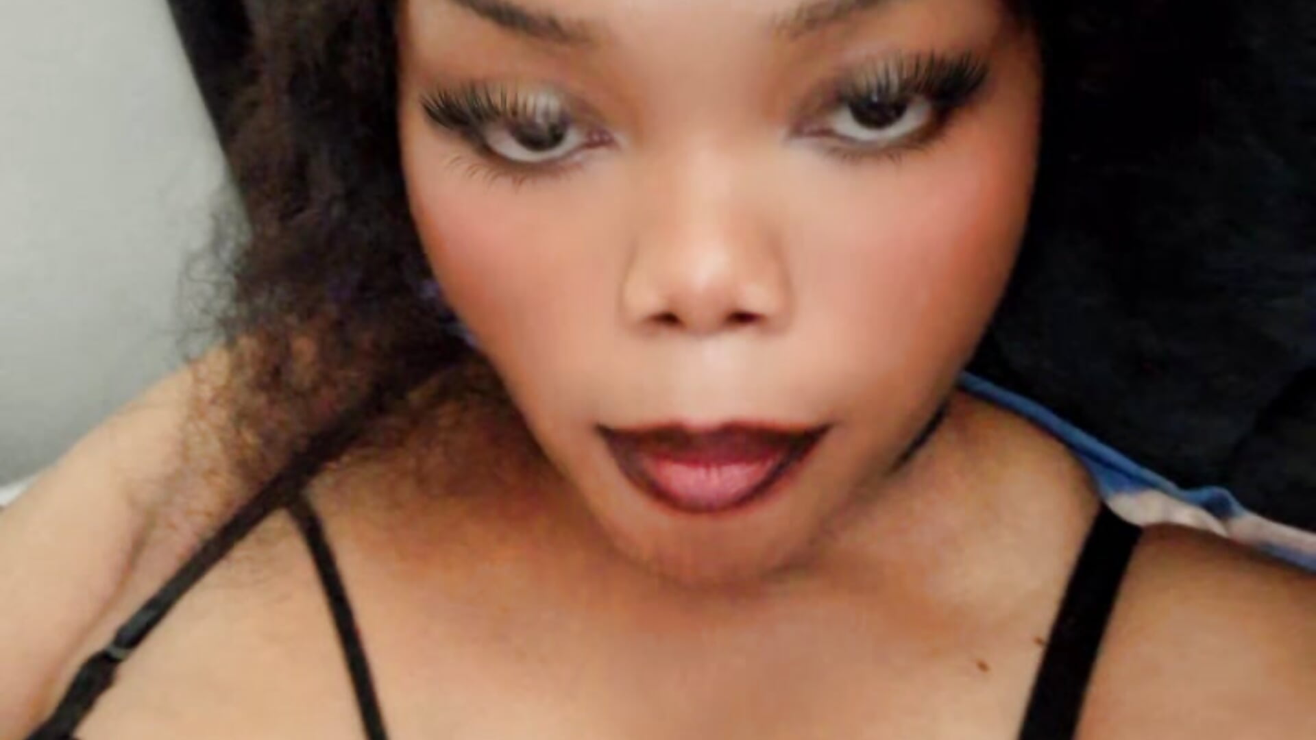 Body Ody 😍 - video by FebruaryFairie cam model