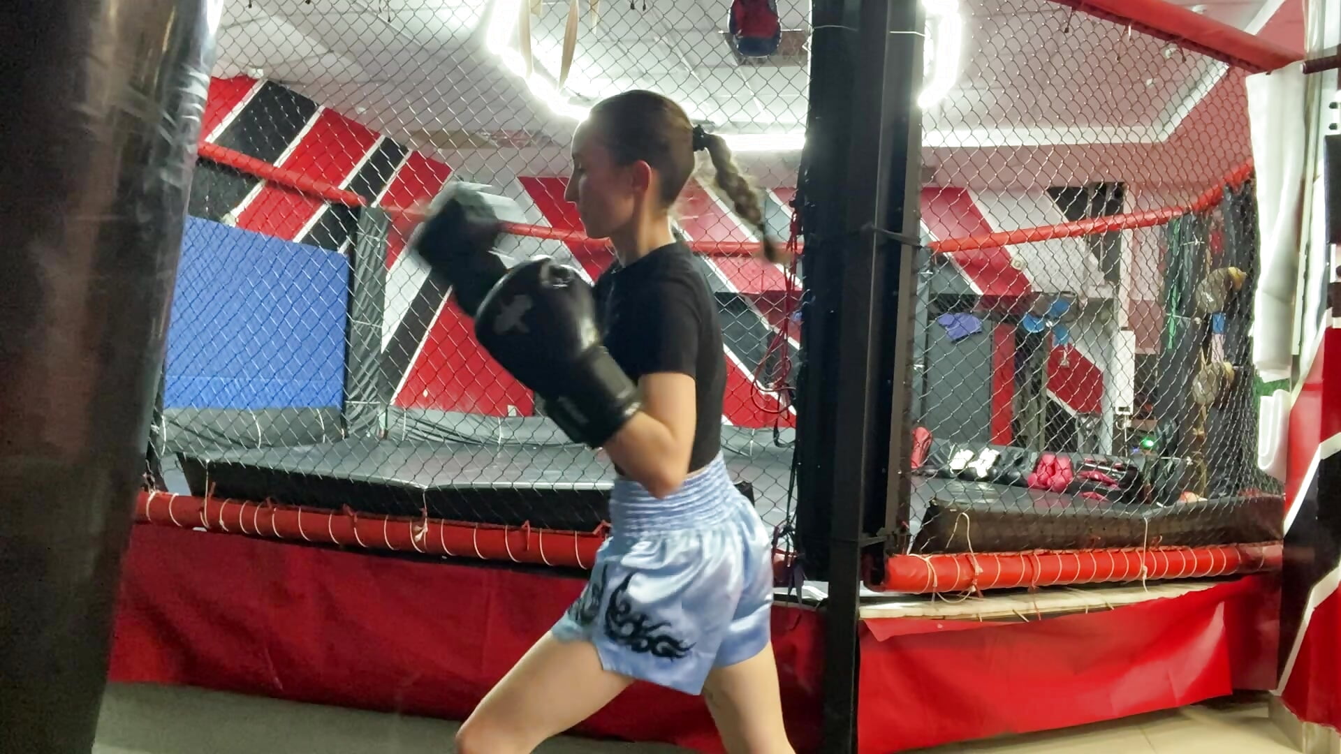 MUAY THAI ⚡️Practicing punches on a punching bag⚡️ - วิดีโอโดย LizaMoon__