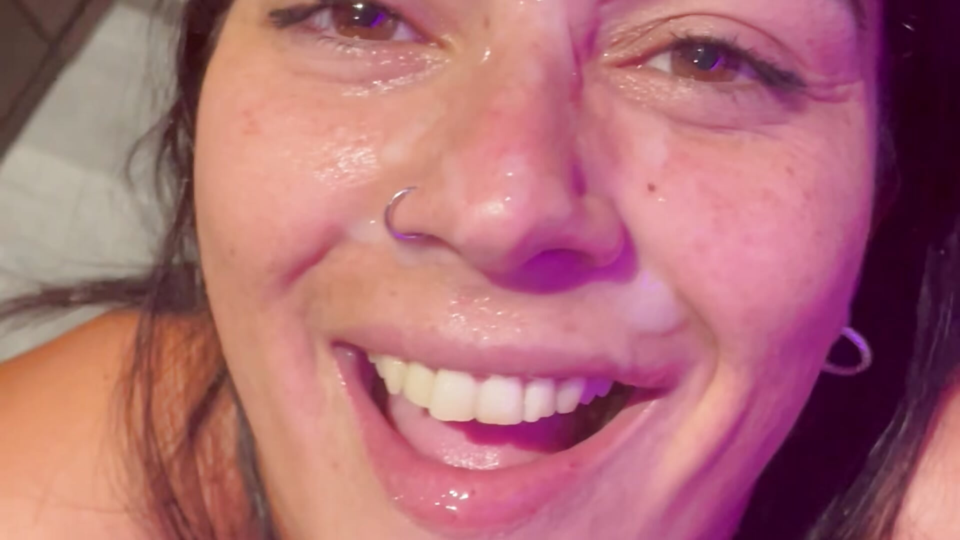 Toda la cara empapada de leche 🥛💦