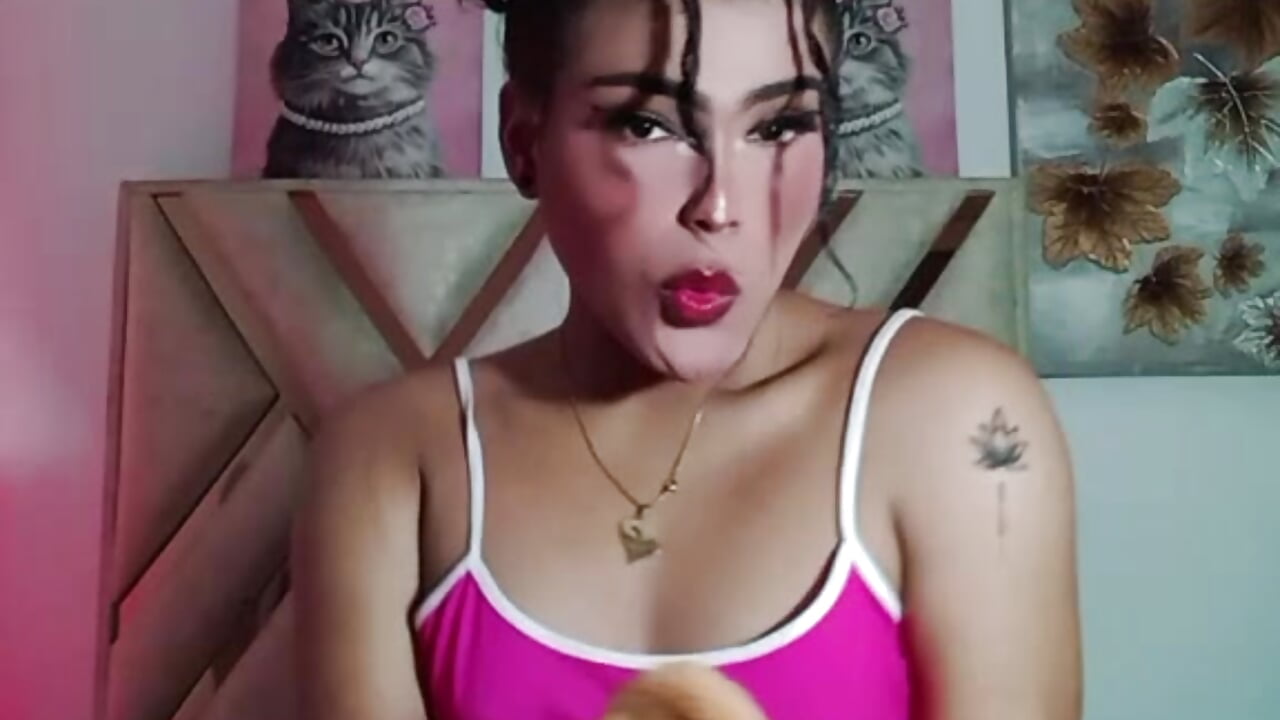 LOVING MY BEAR IF YOU WANT TO GIVE ME SOMETHING GIVE ME BEARS – video af red_jessyx cam-model