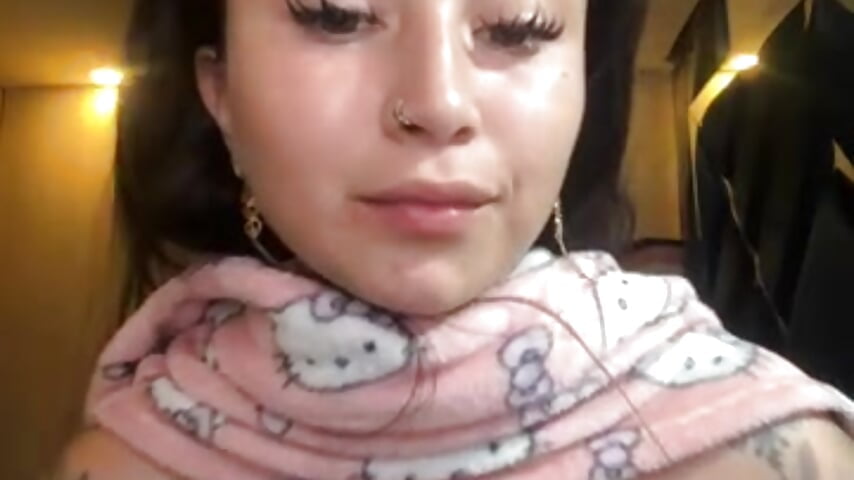 Tatto girl - video by holly_rosee cam model