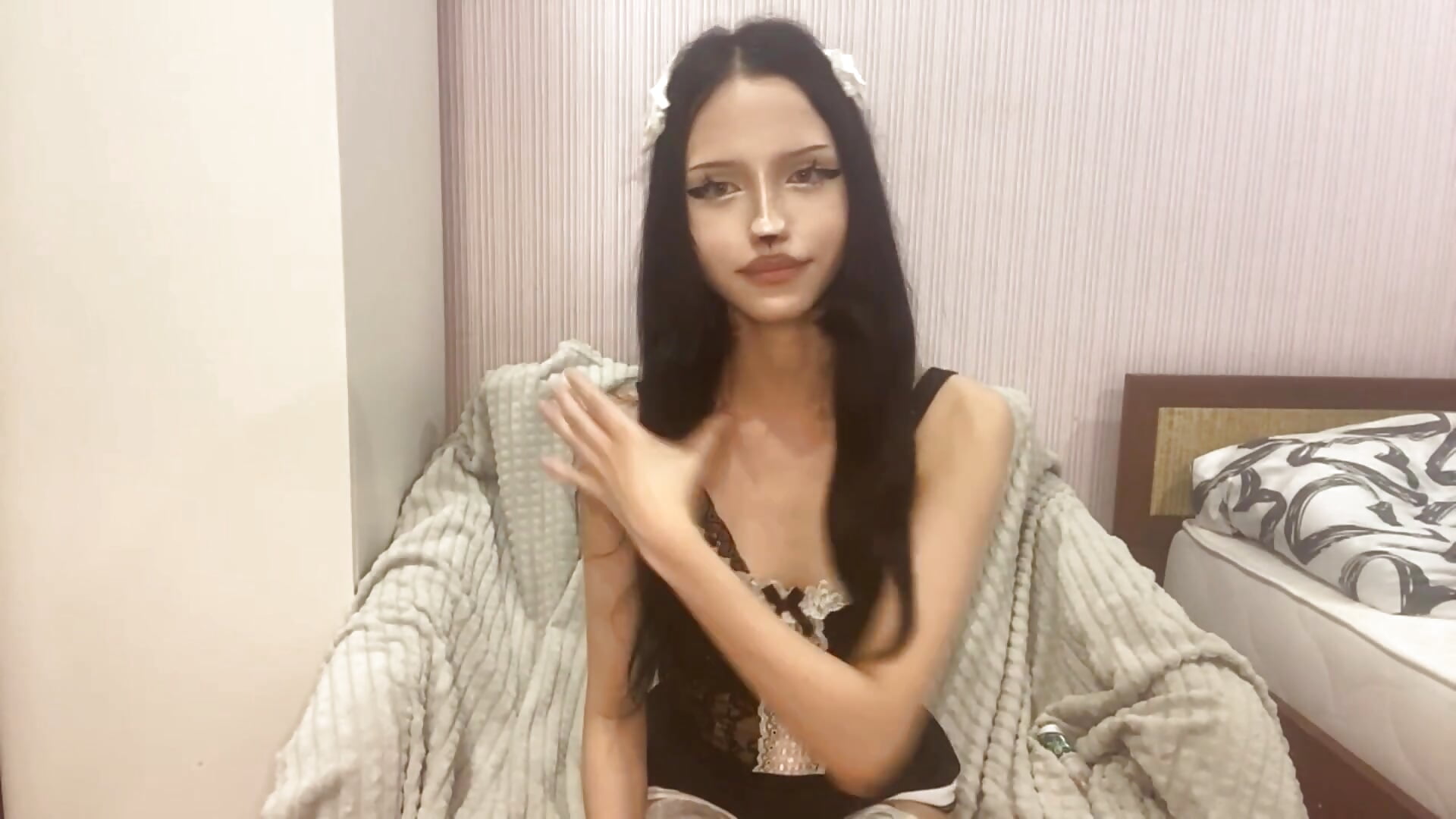 8 - video by ElfriedaCutno cam model