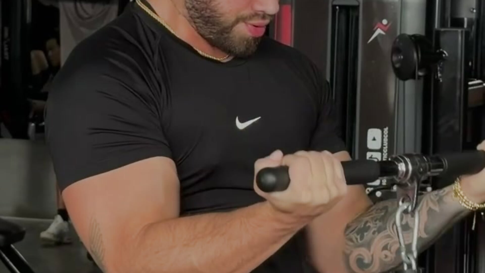 Flex Biceps💪🏻 – video modela na kameri PaulPhoenix_
