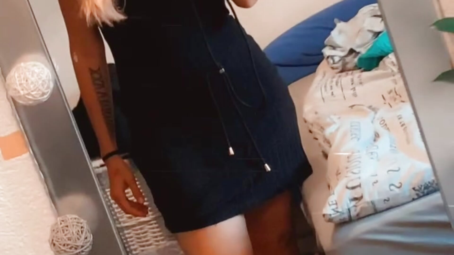 F5865760-230D-4360-A52A-01F9D8692FB1 - video by LillyWannaPlayy cam model