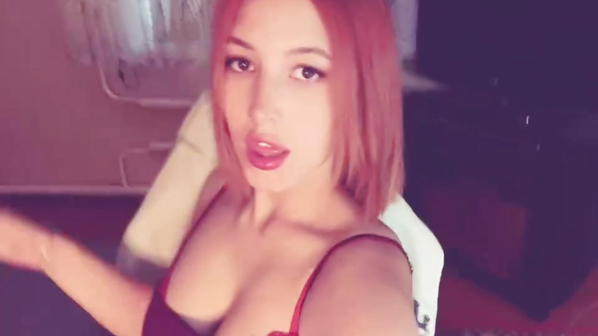 lipsing – video modela na kameri Lilit_shy