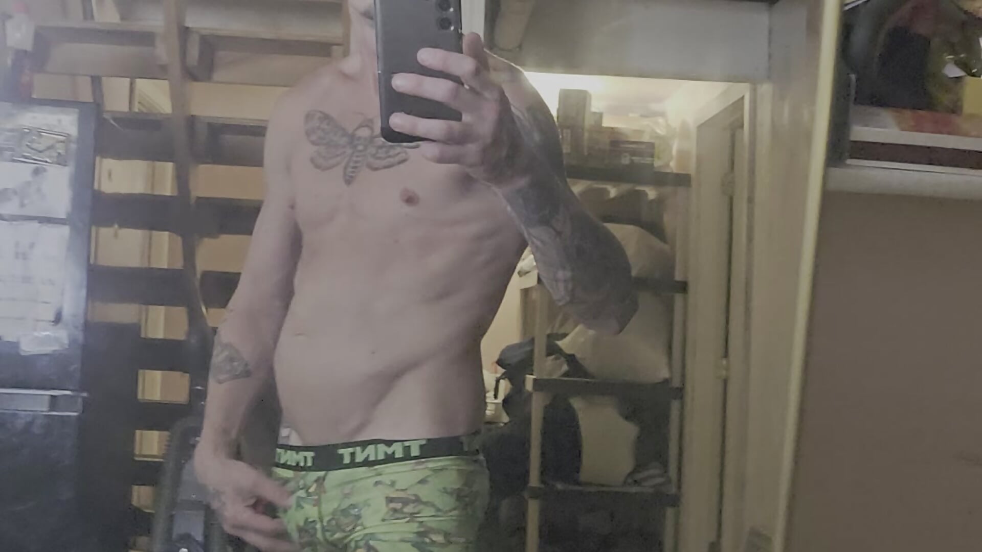 LOOK! - video by NEWHUNGBOY cam model