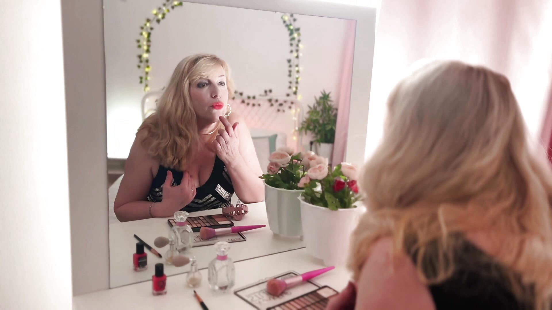 Sexy lady makeup - video by Samantha_Si cam model