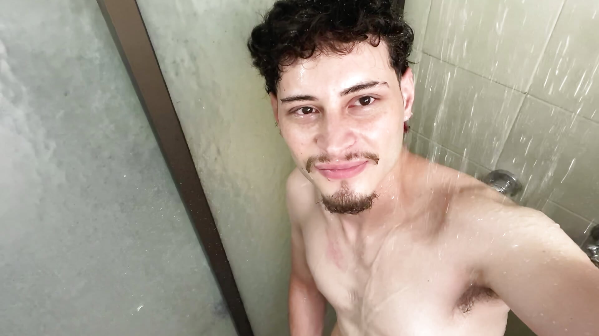 Come shower with me💦 – video af AleFoxx cam-model