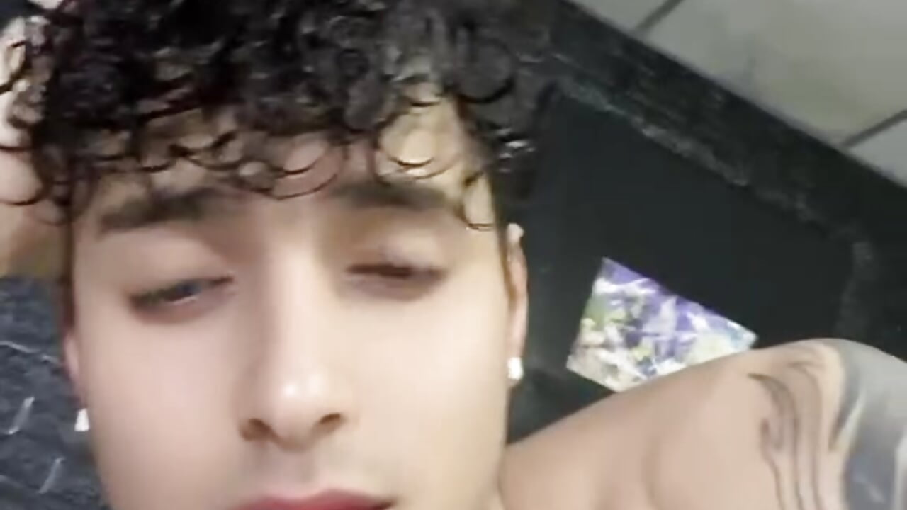 Shall we kiss? - Vídeo de AlessandroAGT, modelo de vídeos