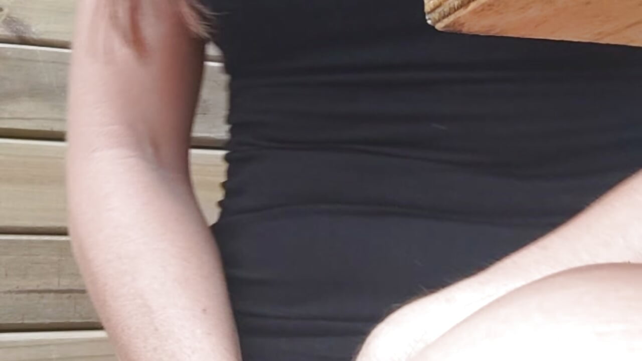 🥵 🔥 🥵 Dick shaped vape sneaky inside pussy @ outdoor public restaurant