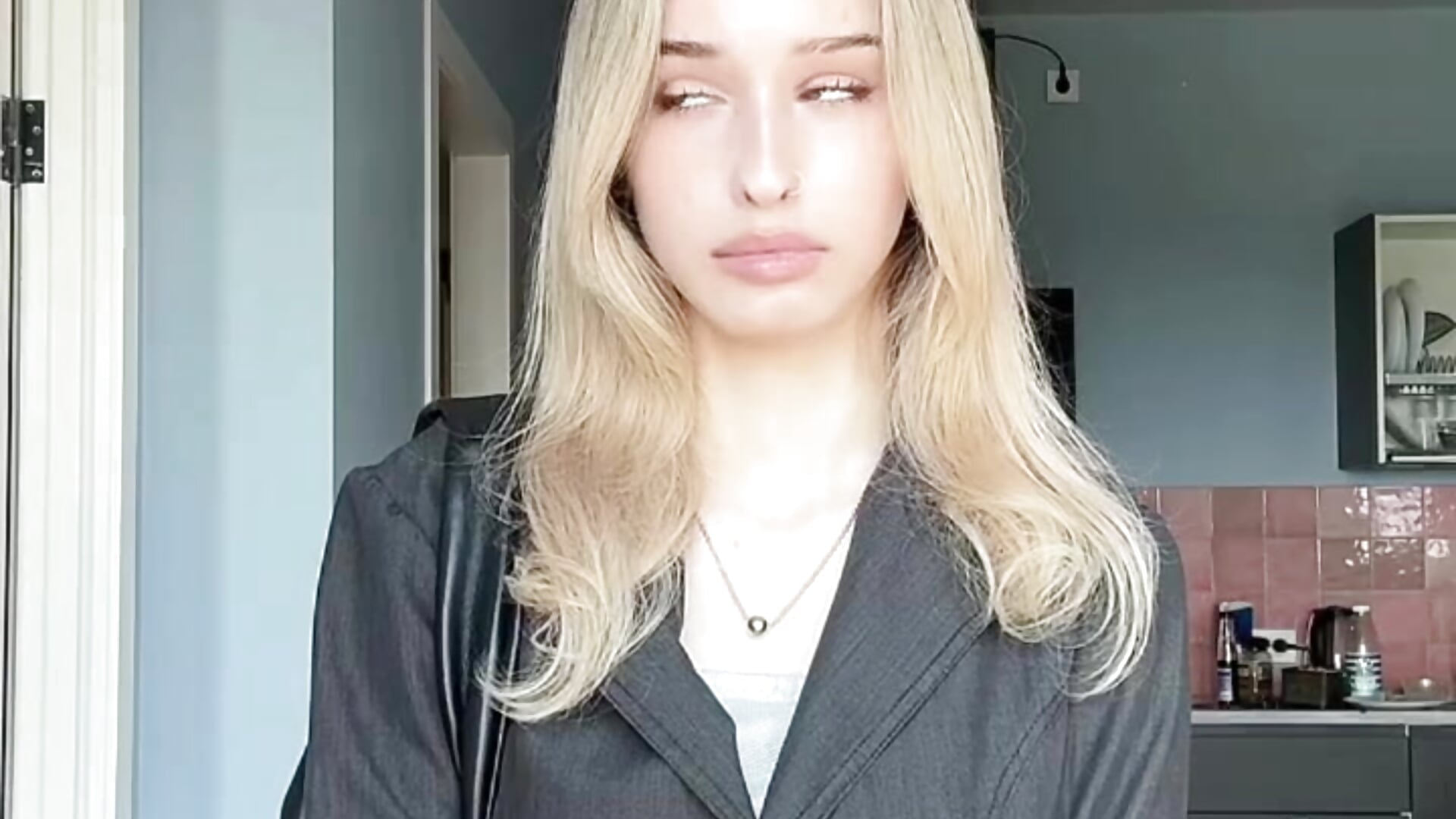 little shy🥰 - Video von Eva_Mitchell Cam-Model
