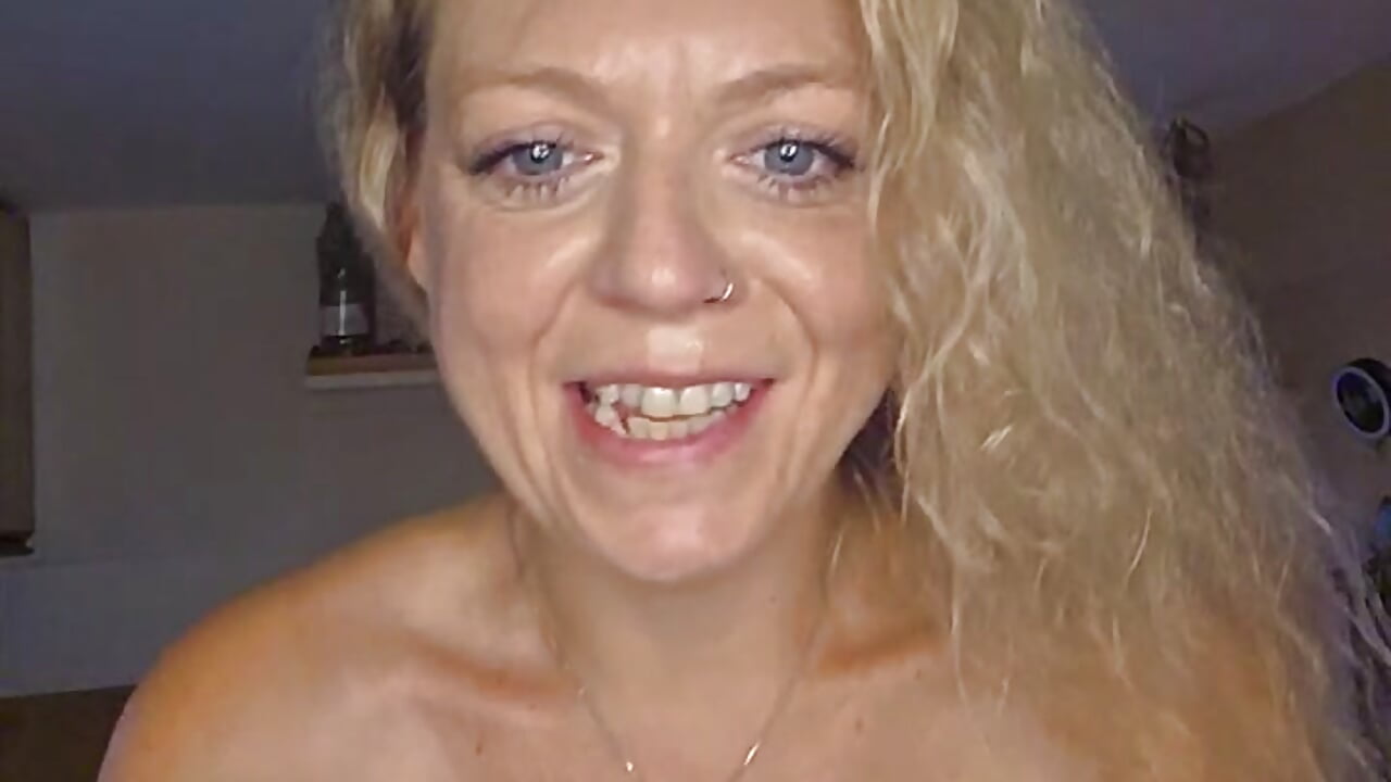 Private: Heimlicher Orgasmus als Kollegin vor Besuch/Private: Secret orgasm as coworker with guests