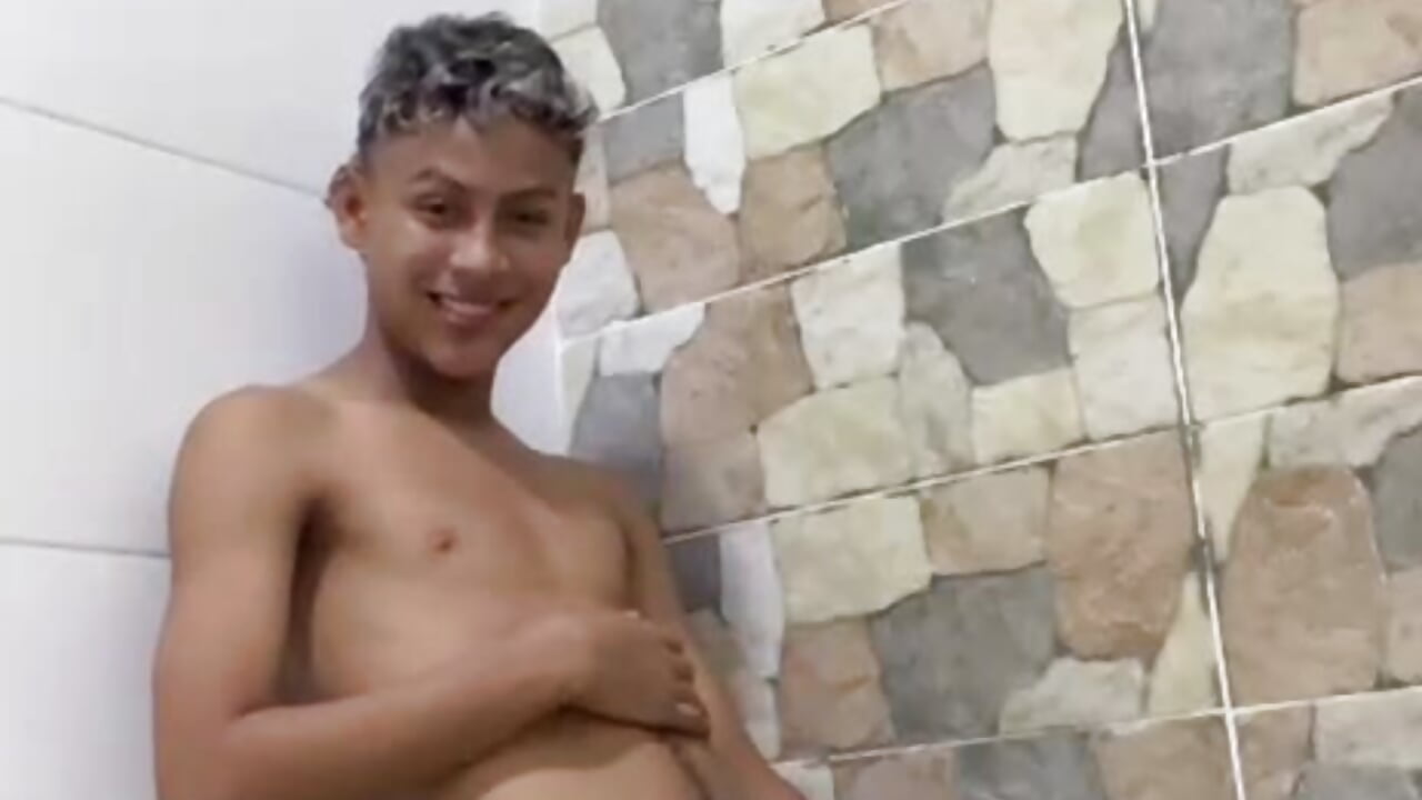 Real 19cm cock! – video af luca_damp cam-model
