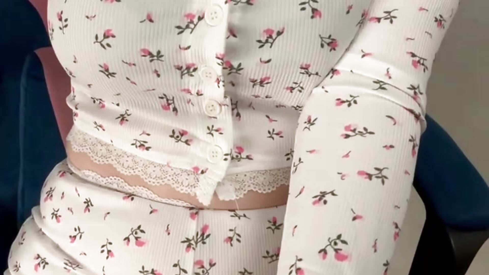 what do you think of my pajamas? ><