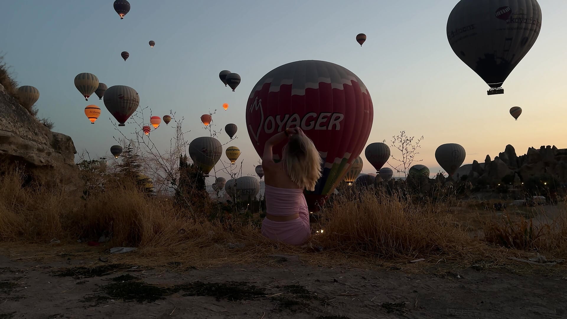 Waking Up with Hot Air Balloons 🌅 Part 3 – video modela na kameri Foxy_Blondie