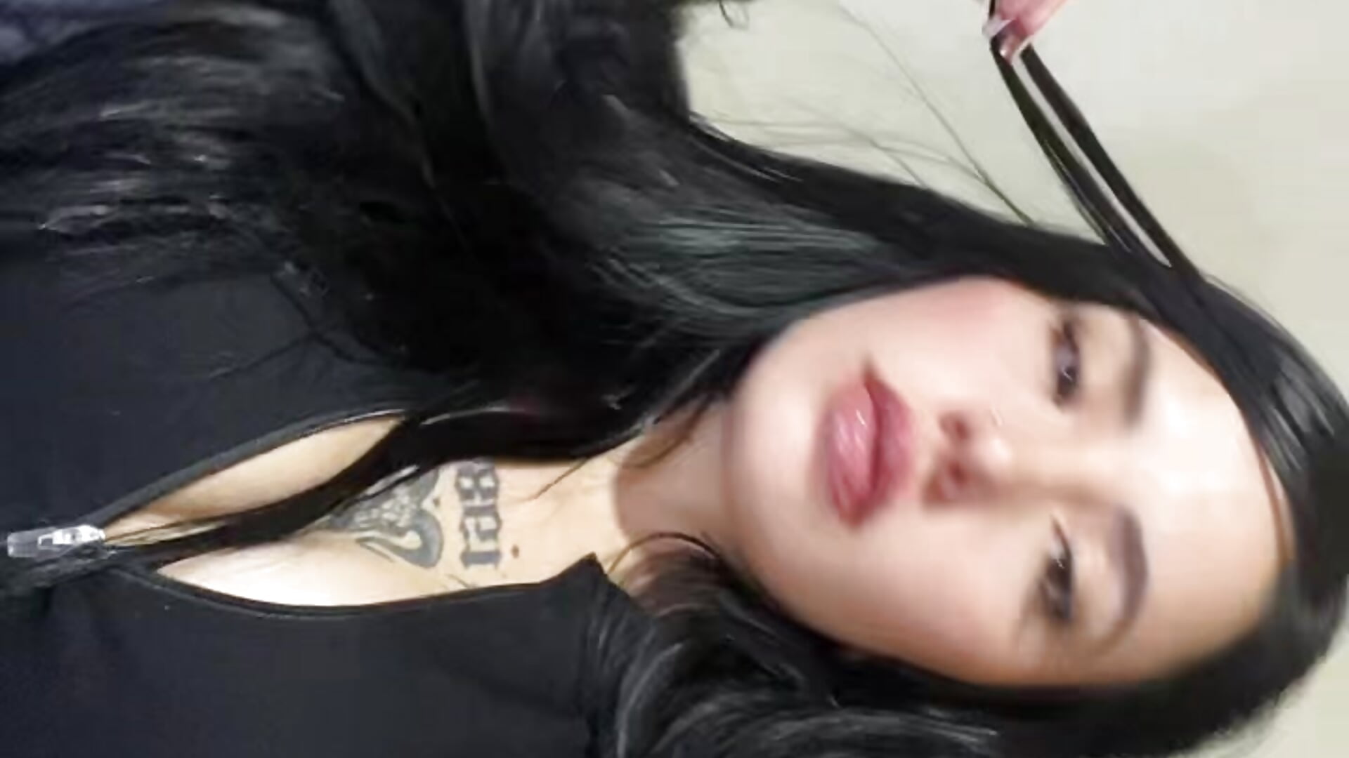 v1c044g50000d7k52inog65i25if13bg - βίντεο μοντέλου IM_Sofiiaa