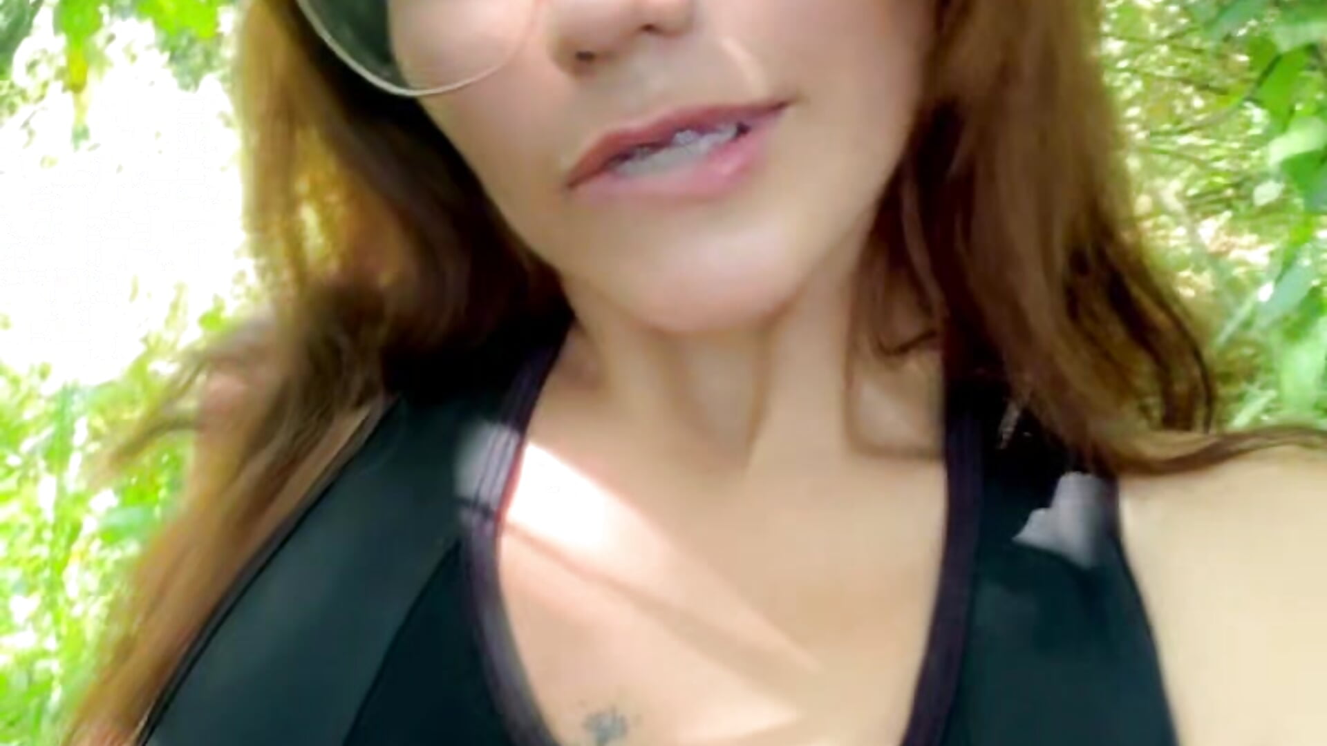 Naughty in nature public – видео вебкам-модели Evelyn_outdoors