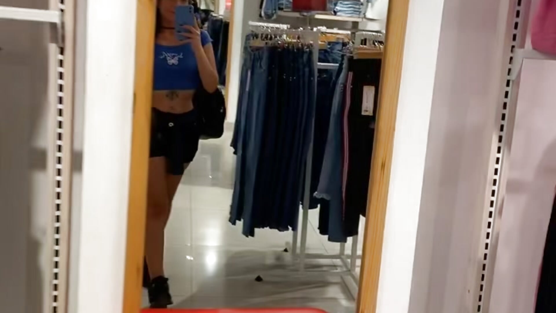 Ooops naughty in mall – видео вебкам-модели Evelyn_outdoors