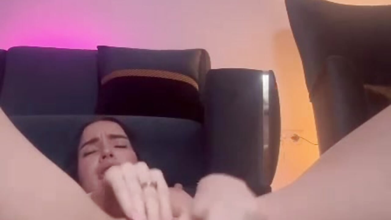 Explosive Squirt - video by Sienna__star cam model