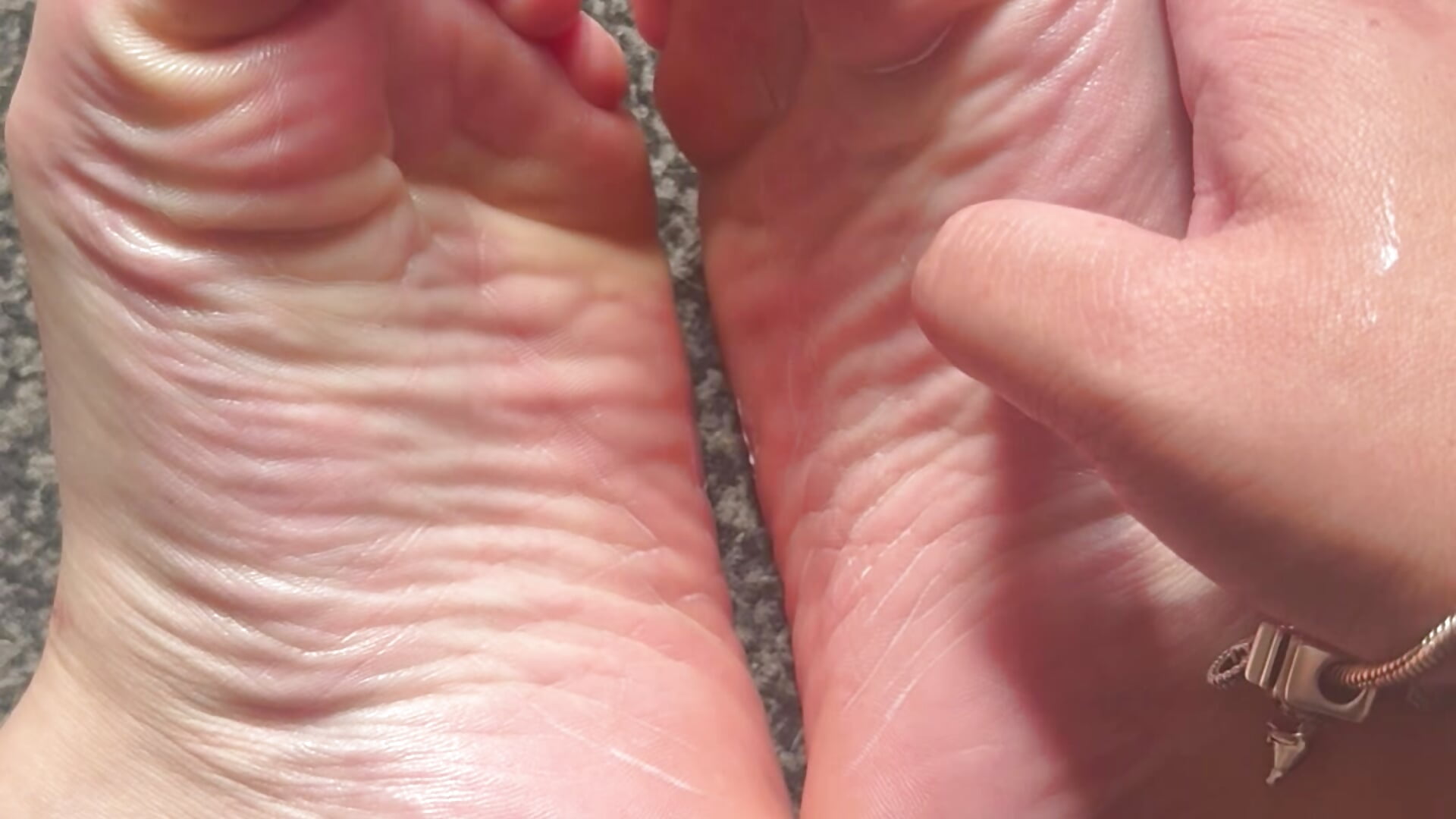 Moisturising those 🦶 - video by CurvyScarlett69xx cam model